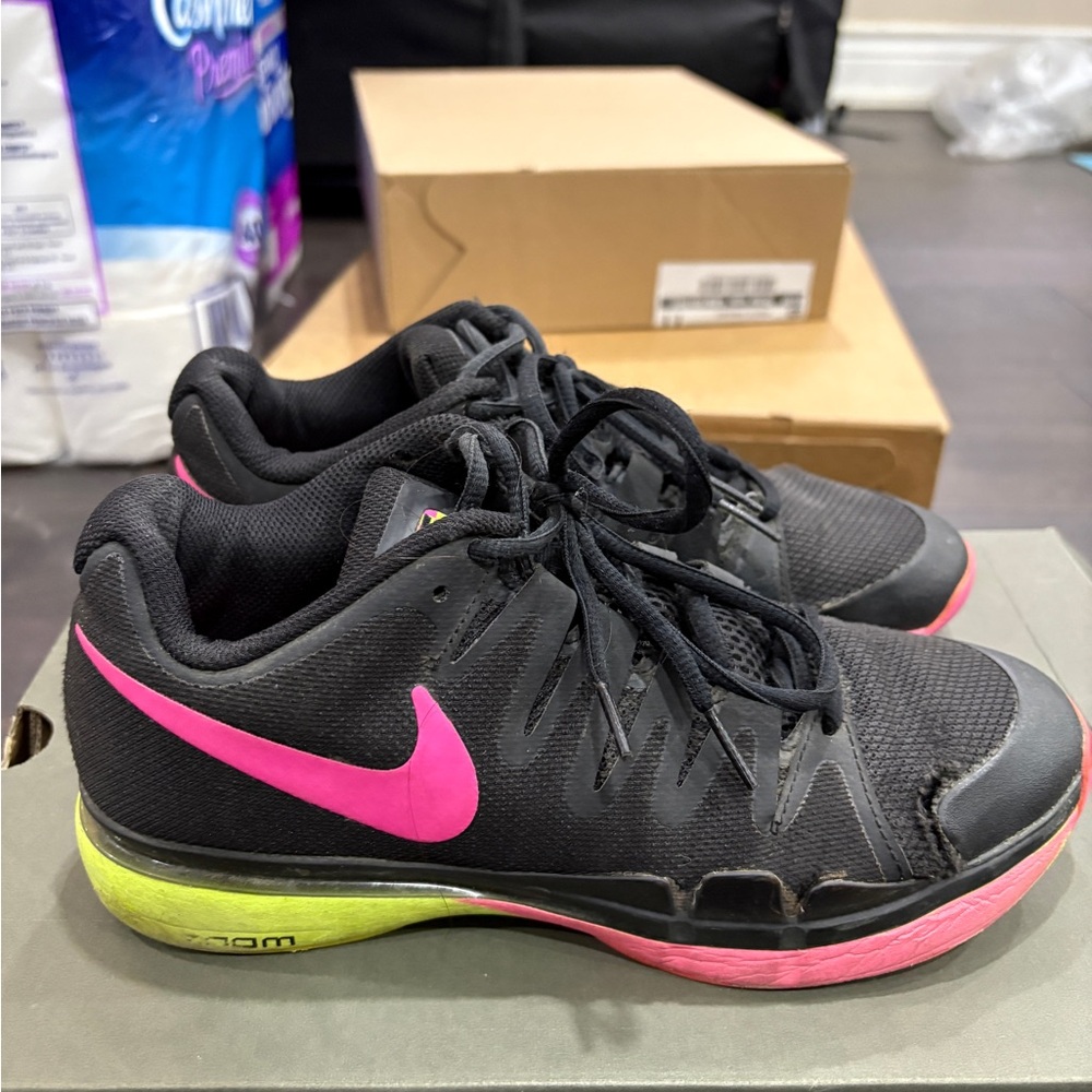 Nike Women's Black Pink Zoom Tennis Shoes